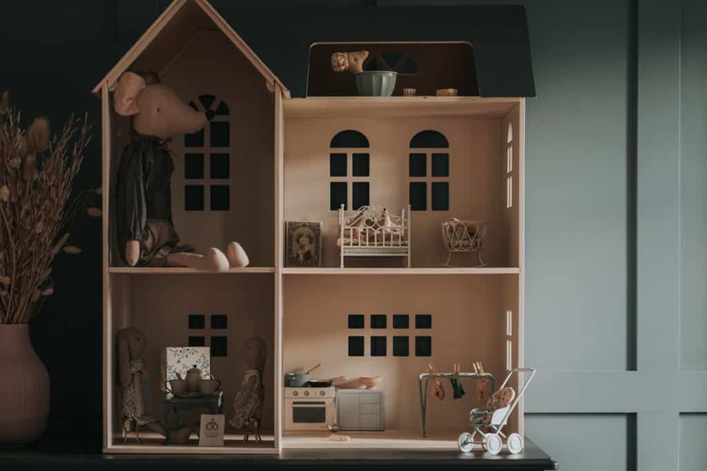 Traditional, authentic and quality dolls houses for sale