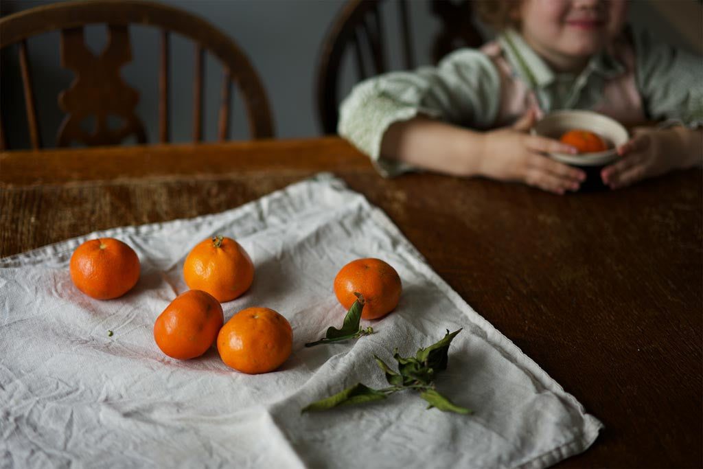 A table with clementines