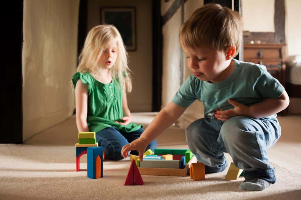 What to Know About Parallel Play for Kids